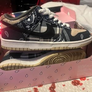 Travis Scott dunks